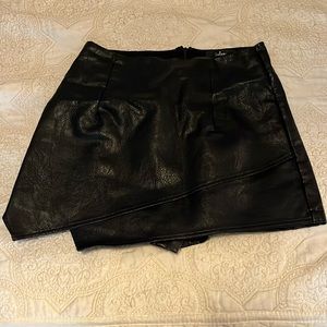 Lulu’s Leather Skort, Size Small